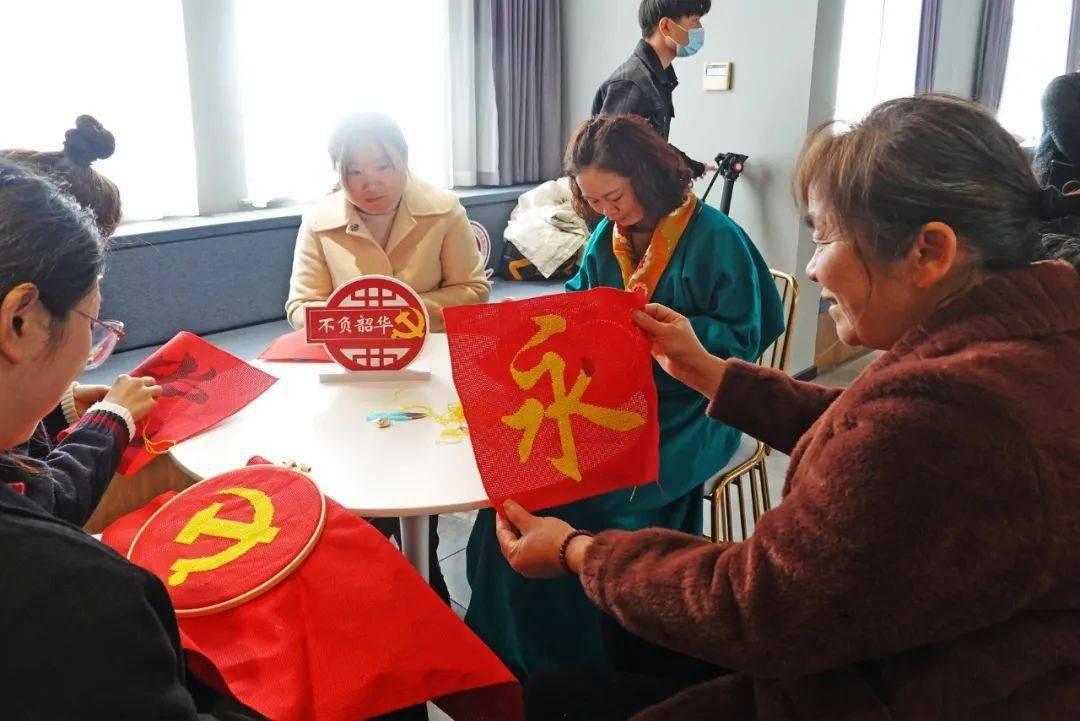 多彩木块解谜